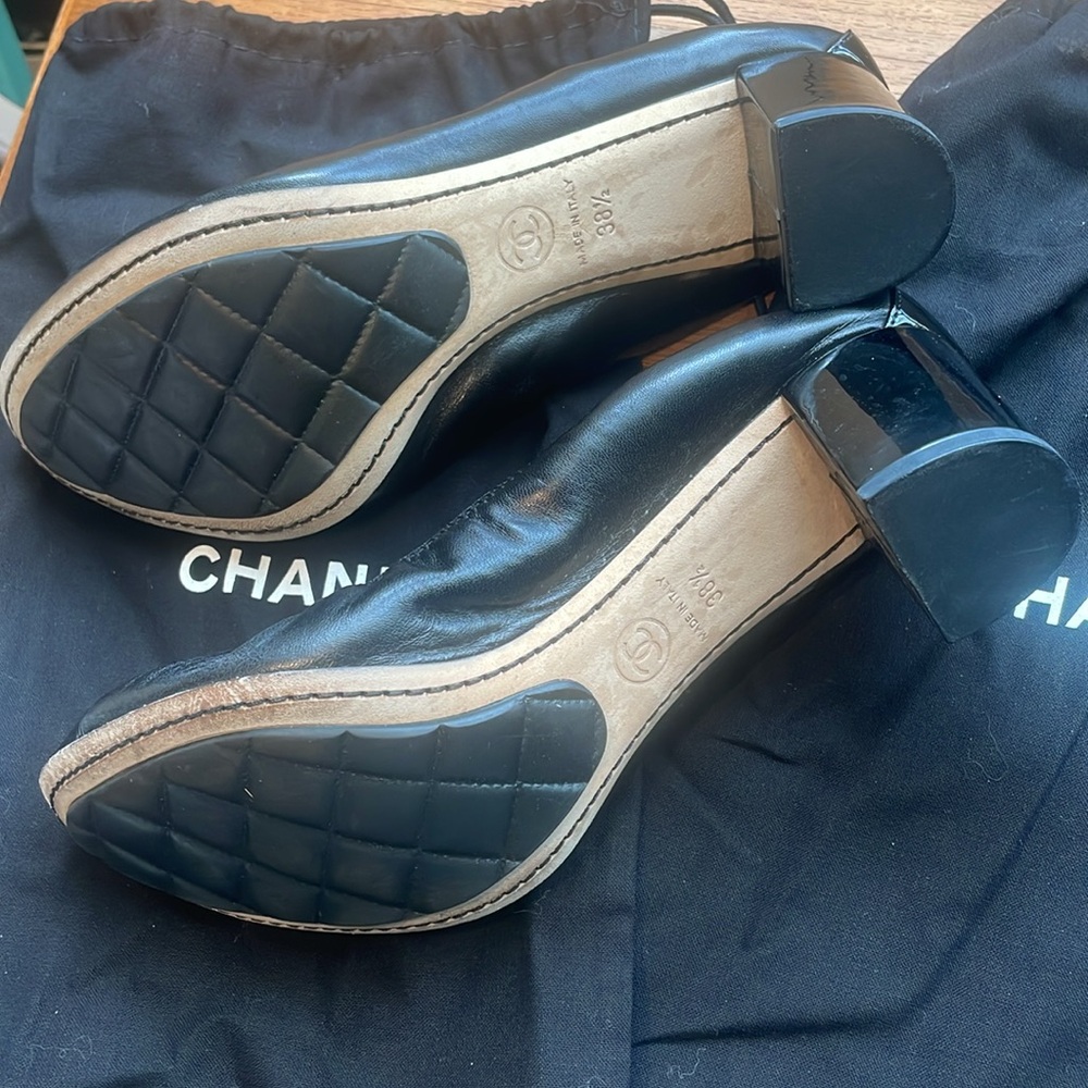 Chanel Size 38 1/2 Black Leather with Vinyl Tips Almost New Maybe Worn once - Picture 4 of 15